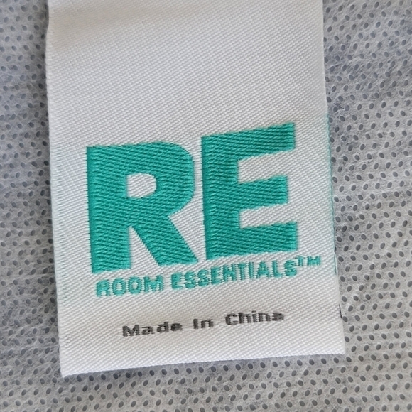 ๐ 4 for $25 ๐ ROOM ESSENTIALS SOLID QUEEN BEDSKIRT IN NAVY - Picture 6 of 8